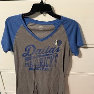 NBA Dallas Mavericks Women's V-Neck Tee - Gray and Blue